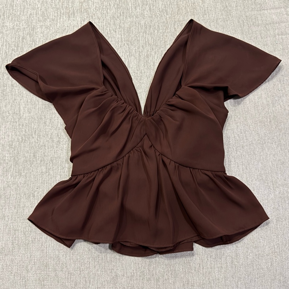 NWOT Express Chocolate Brown Sweetheart Neckline Peplum Flutter Sleeve Crop Top - Picture 2 of 9
